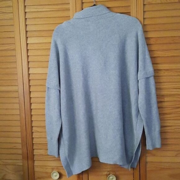 Cabi Grey Vneckline Cable Knit Long Sleeve Oversized Side Slit Sweater Size M - Picture 2 of 9